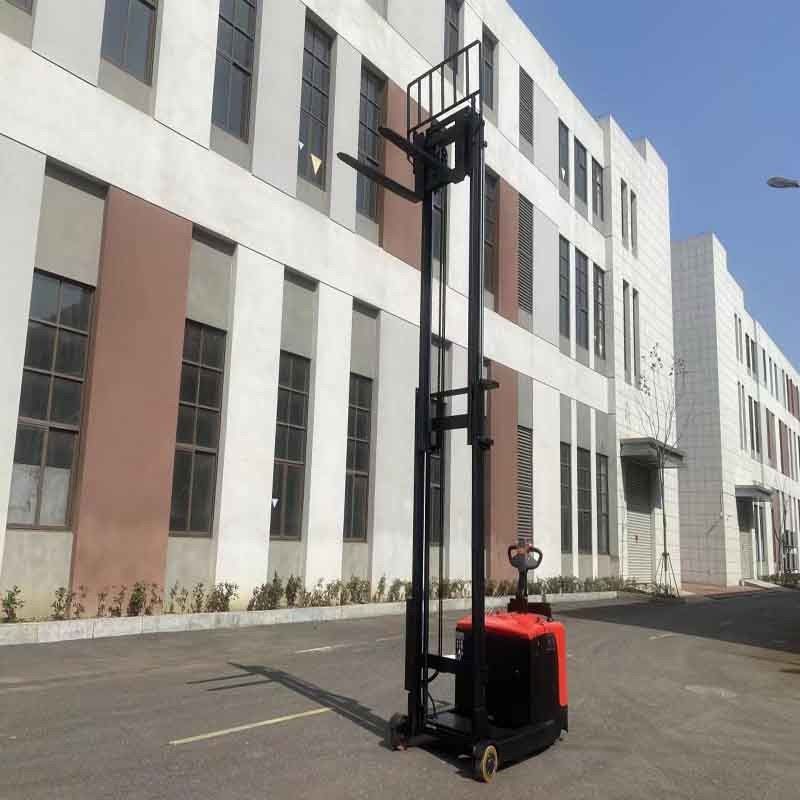 Stand on Electric Reach Forklift electric reach truck Lightweight AC Drive